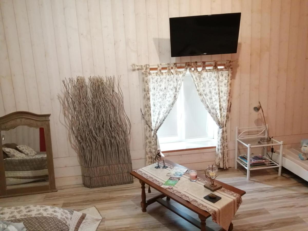 Les Tourterelles Bed & Breakfast Chabournay Bagian luar foto